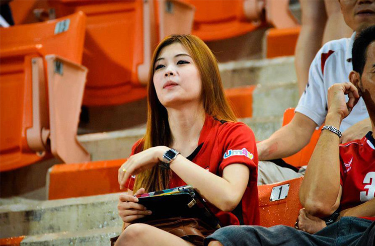 น้องเบส แฟนสาวของ อุ้ม ธีราธร Nong-Bass