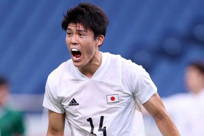 ทาเกฮิโระ โทมิยาซุ สุดยอดกองหลังทีมชาติญี่ปุ่น tomiyasu-takehiro-JapanS-TEAM